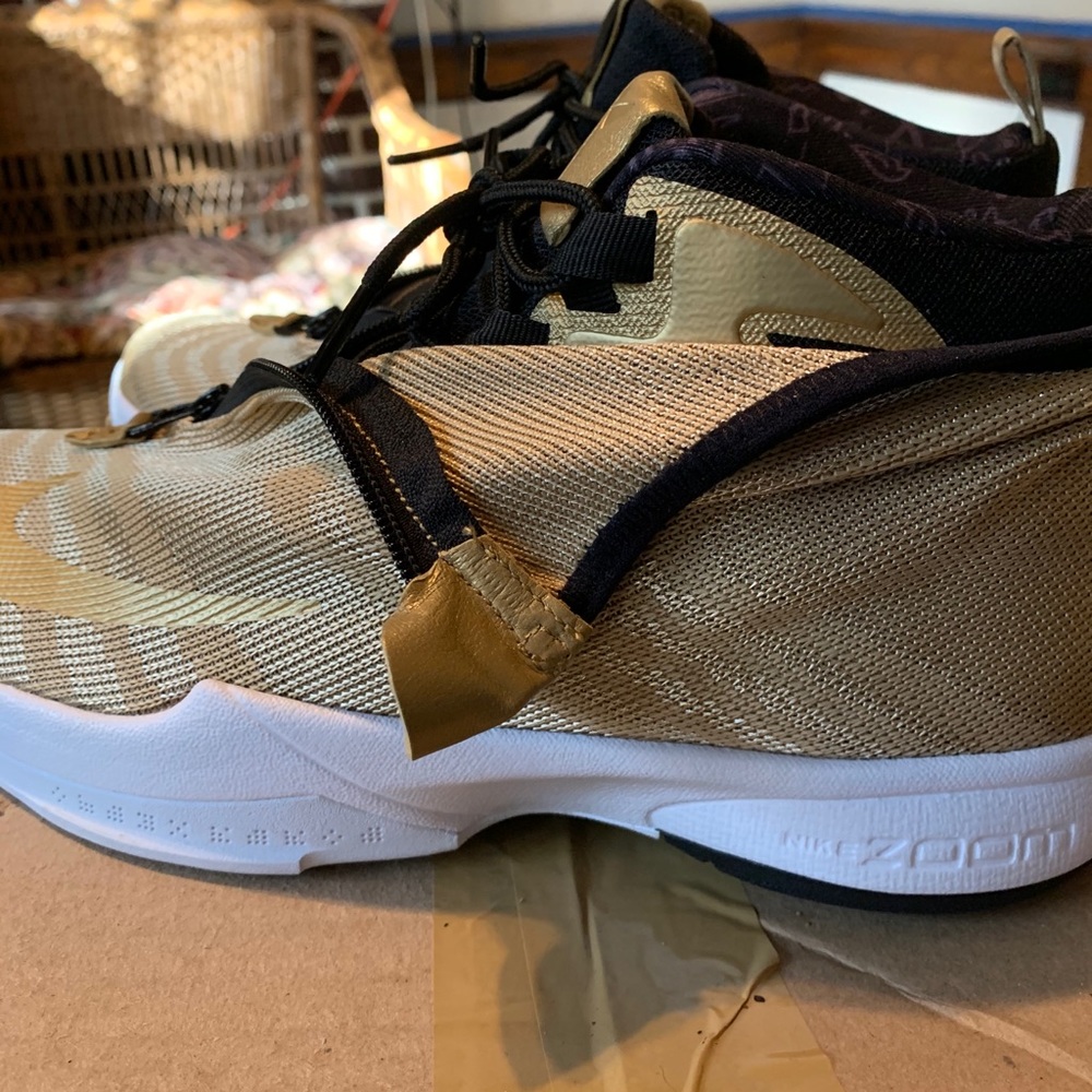 KOBE ICON METALLIC GOLD